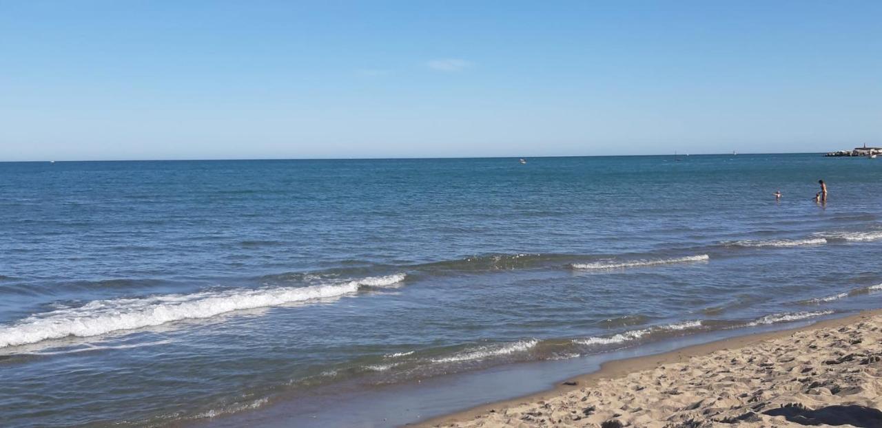 Beautiful Apartment In Third Line Beach Boliches فوينخيرولا المظهر الخارجي الصورة