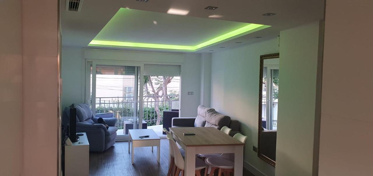 Beautiful Apartment In Third Line Beach Boliches فوينخيرولا المظهر الخارجي الصورة
