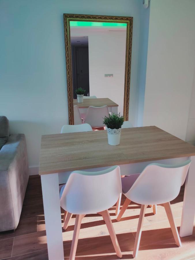 Beautiful Apartment In Third Line Beach Boliches فوينخيرولا المظهر الخارجي الصورة