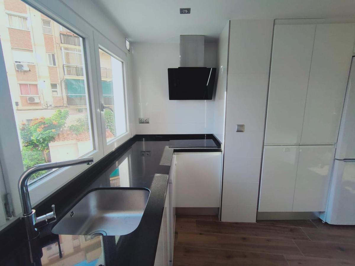Beautiful Apartment In Third Line Beach Boliches فوينخيرولا المظهر الخارجي الصورة